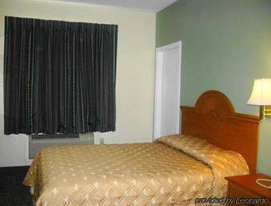 Knights Inn Palmyra Room photo